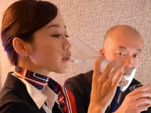 Quan hệ tay ba trong bếp với bà mẹ kế tóc vàng nóng bỏng! Mẹ kế của tôi không thể cưỡng lại được những tưởng tượng tình dục của tôi