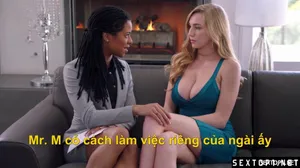 Mềm mại và ướt át, cận cảnh cái mông nhô lên, âm hộ siêu đầy đặn và sạch sẽ, mở rộng để nhìn thấy lỗ, hồng hào và khít chặt, nhào nặn bộ ngực phẳng, nói năng ve vãn và nhẹ nhàng