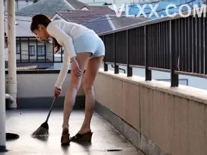 Cho anh bồ chịch cô gái khác cùng với mình