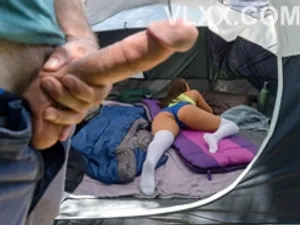 Con gái bị chủ nợ của bố bắt làm nô lệ tình dục để trừ nợ