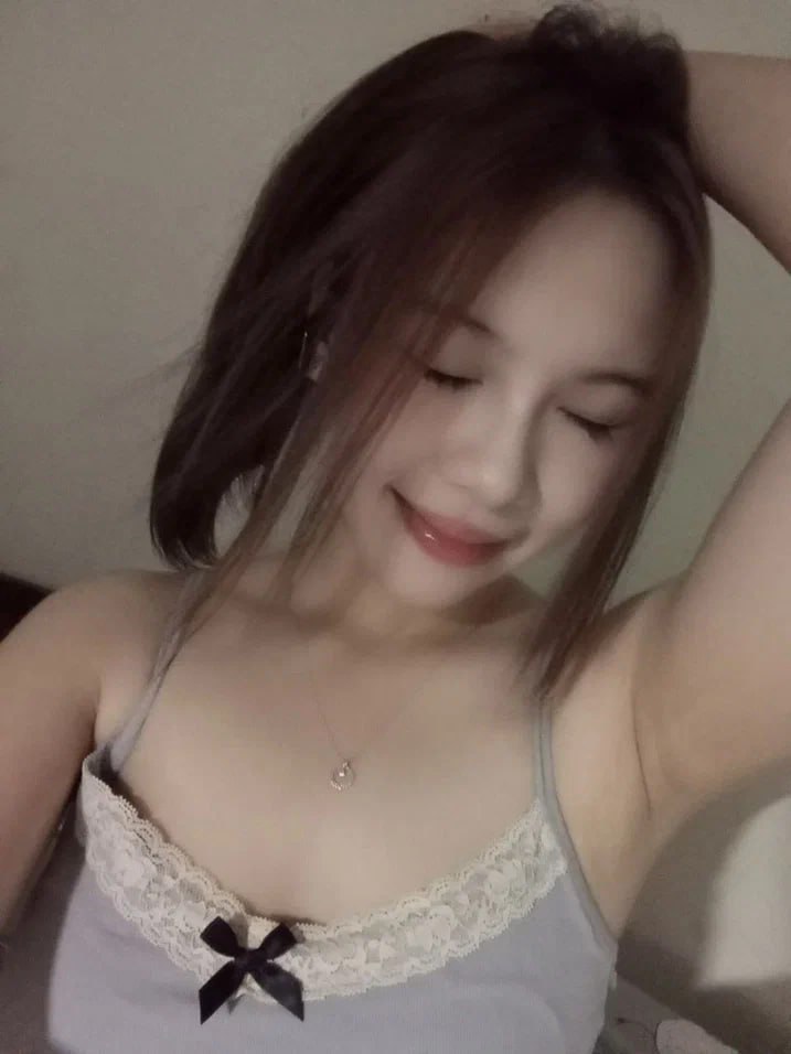 Thật tuyệt vời! Những chị em mới sinh vào những năm 2000! Cô gái rồng hai đầu quan hệ với nhau, hai bầu ngực đẹp siêu mềm mại, hai đầu