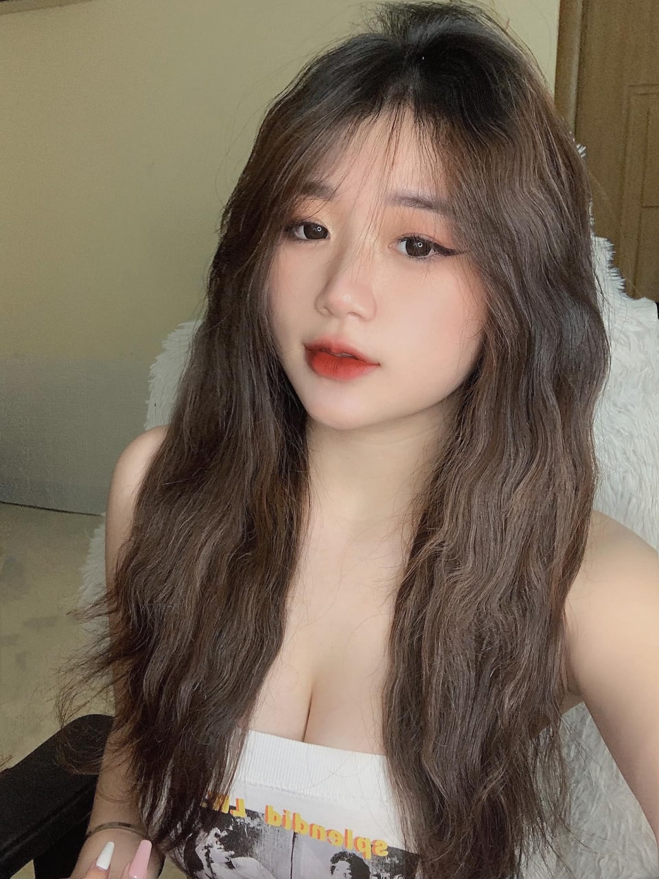 Gõ cửa phàn nàn gã nhà bên, cô gái vô tình bị biến thành nô lệ tình dục tình dục